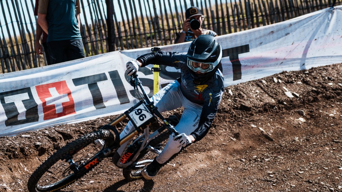 Arnau Graslaub en el descens on es va classificar per a la final del Mundial de BTT.