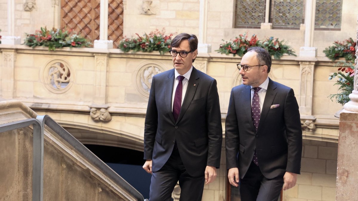 El president català, Salvador Illa, i el cap de Govern, Xavier Espot, al Palau de la Generalitat.