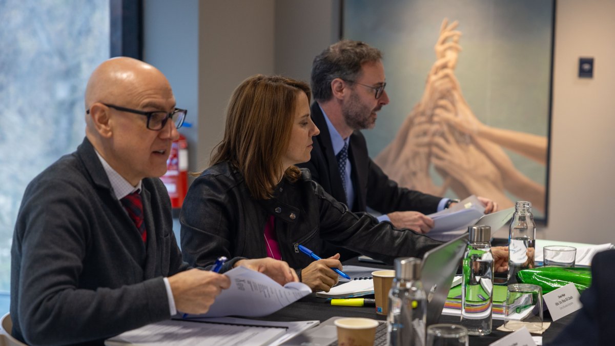 La cònsol major, Rosa Gili, ahir presidint la reunió de cònsols.