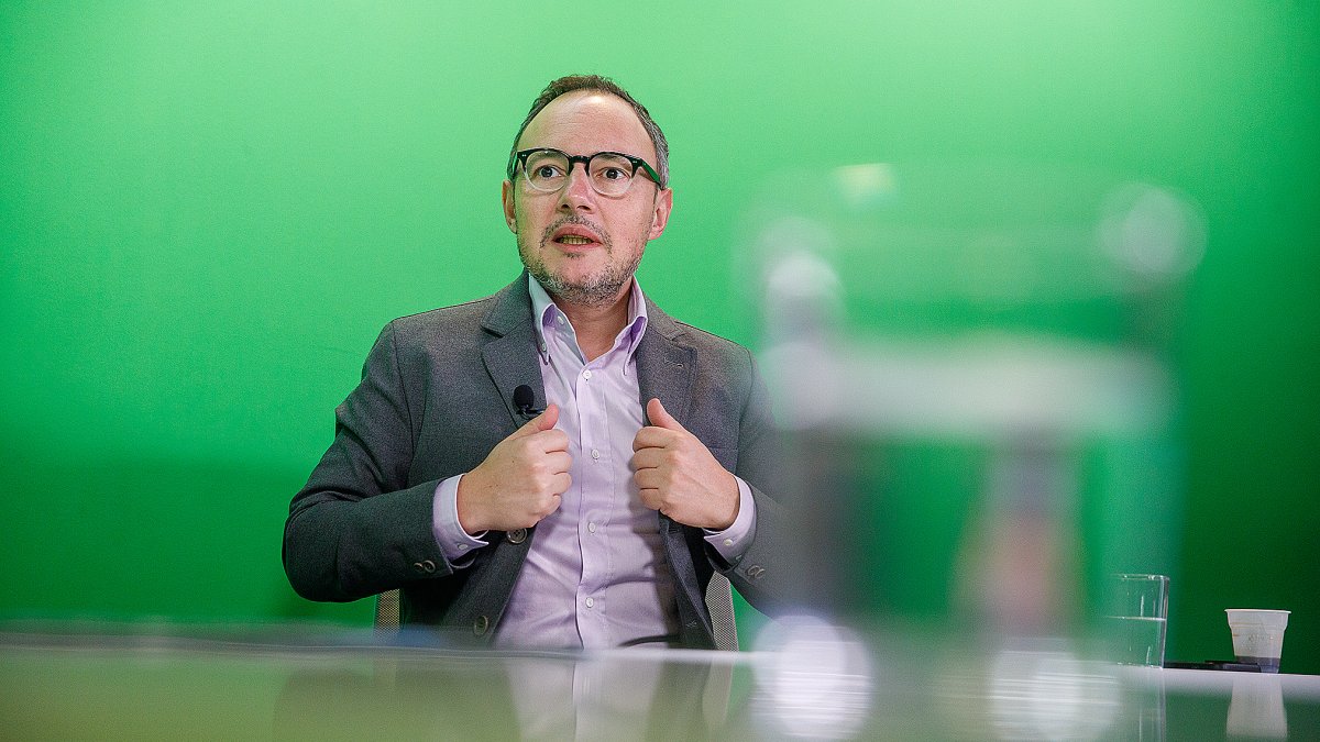 Xavier Espot al plató de Diari TV abans de començar l’entrevista.