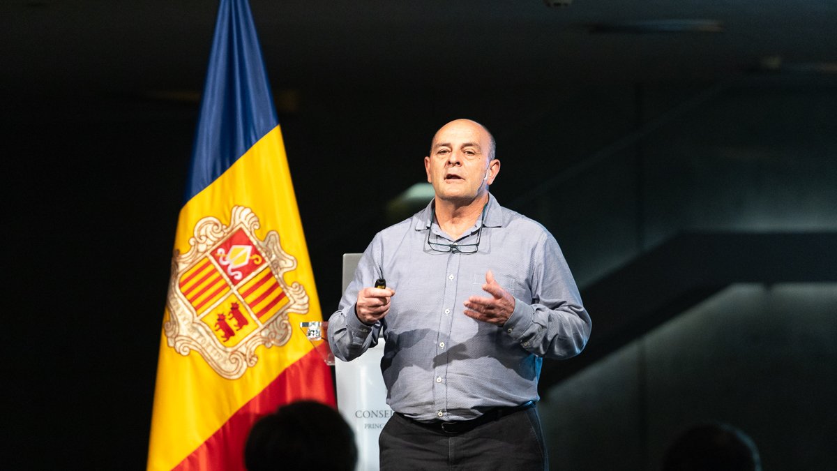 Quim Brugué durant la conferència.