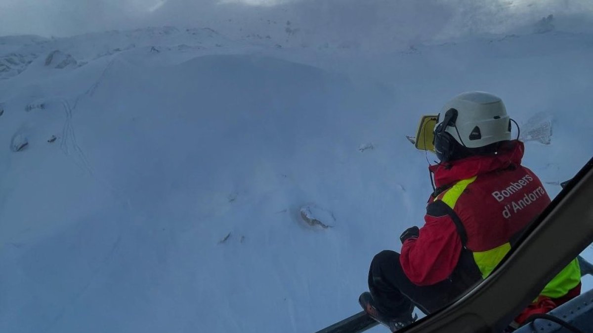 Un agent dels bombers d’Andorra.