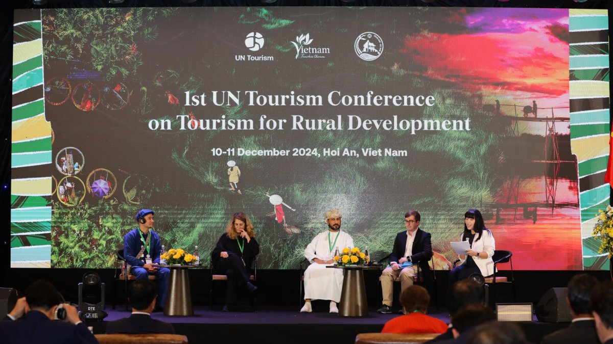 El director de Pas Grau Internacional, Enric Martínez, en un dels panells de la conferència de l'ONU Turisme a Hoi An