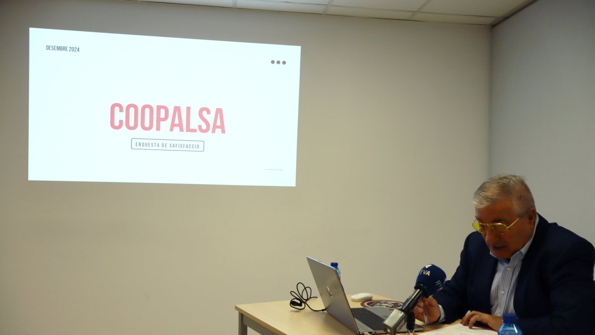 Dallerès durant la presentació de l’enquesta.