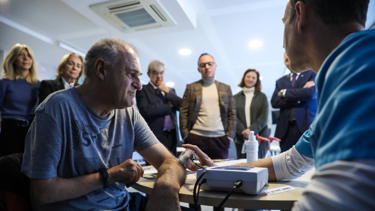 El dispositiu d'ultrasons regalat per Govern a la fundació