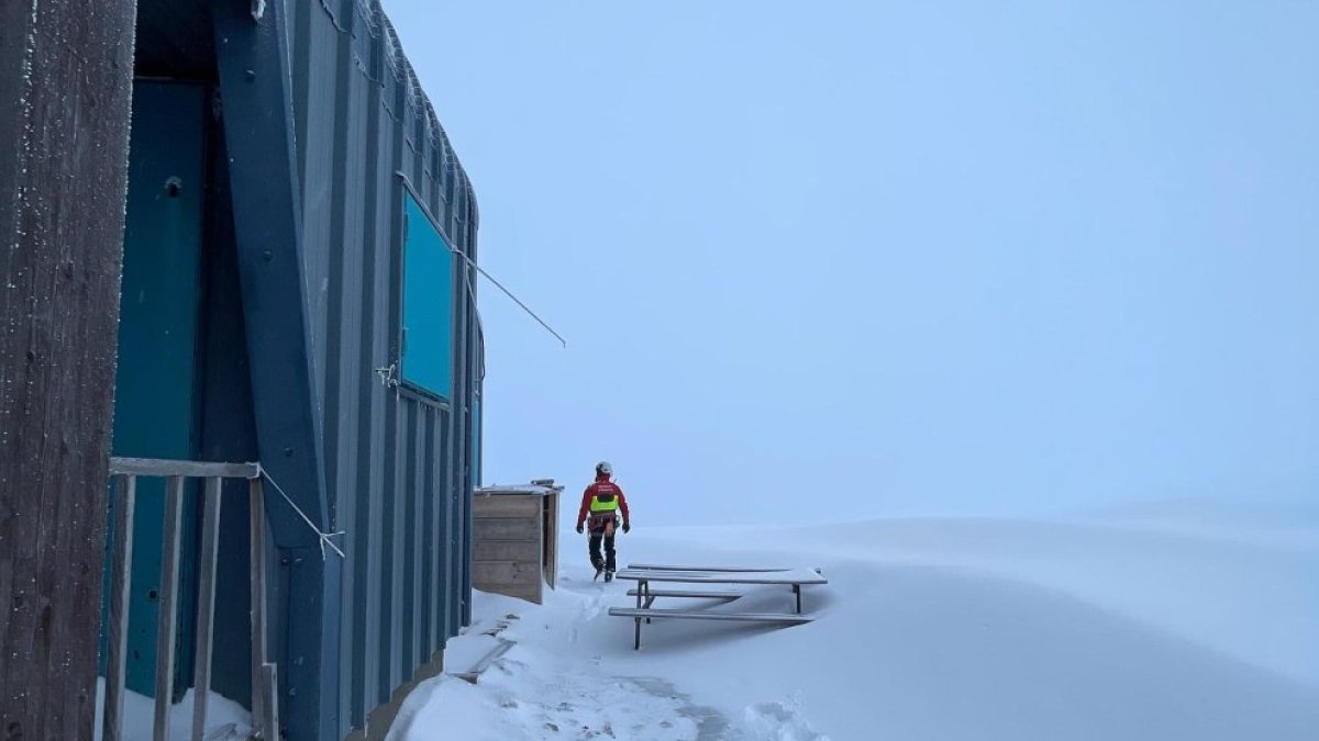 Un bomber en la recerca.