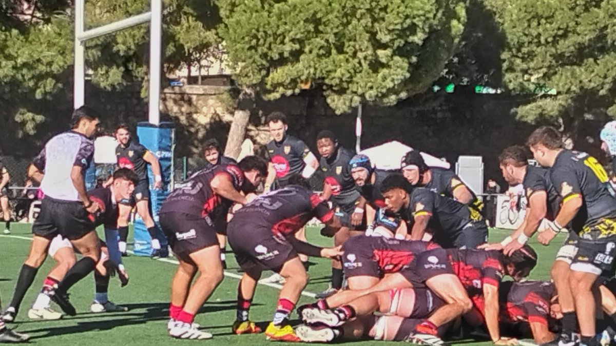 Un instant del partit celebrat ahir a València.