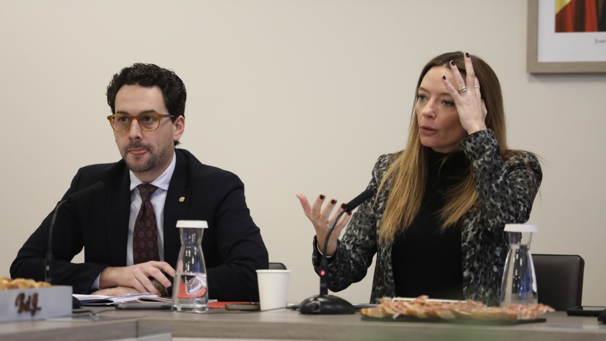 Guillem Casal i Helena Mas durant el tradicional esmorzar de final d'any amb la premsa