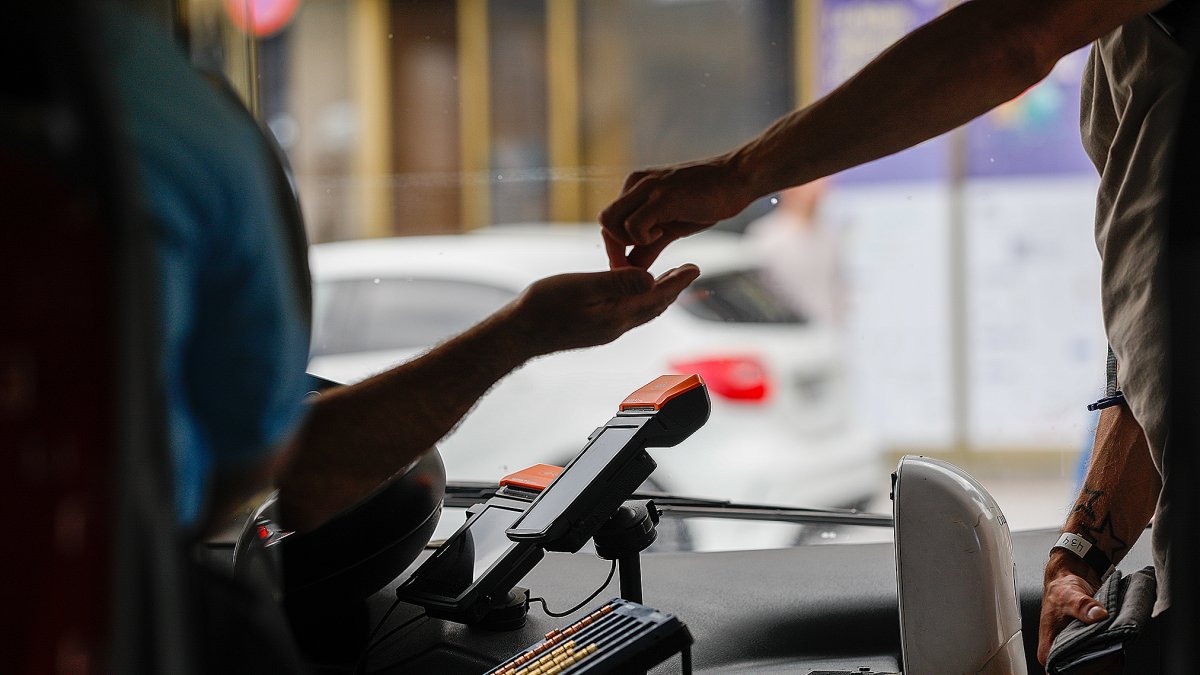 Un conductor en el seu torn de treball.