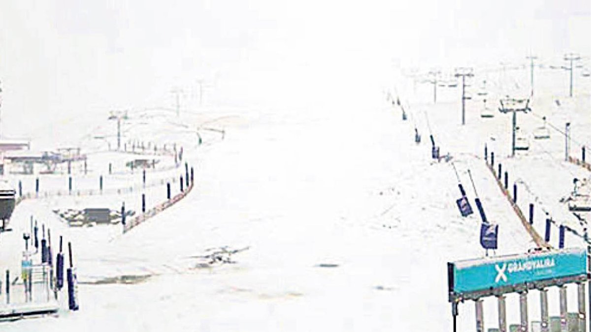 Neu en una estació d’esquí del Principat.