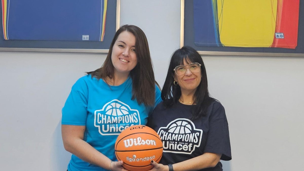 Responsables del MoraBanc i d’Unicef.