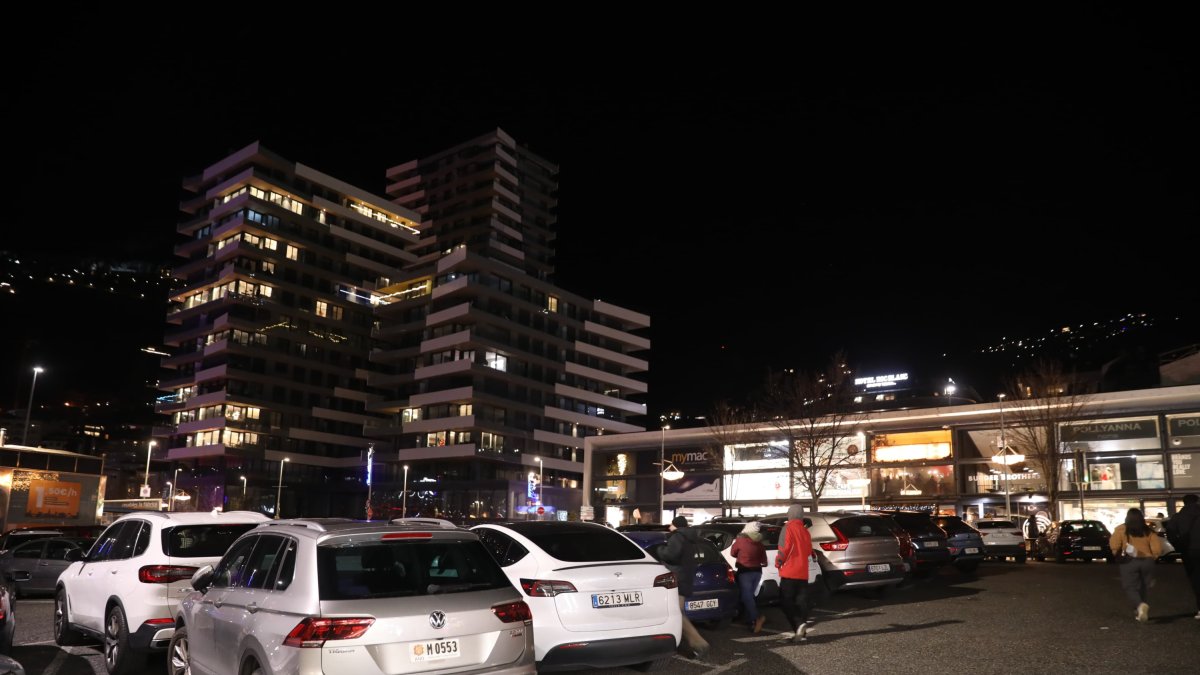 Un pàrquing escaldenc, ahir al vespre.