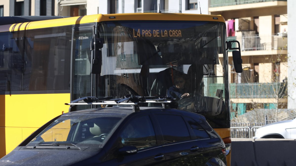 Els canvis normatius volen atreure joves a la conducció professional.