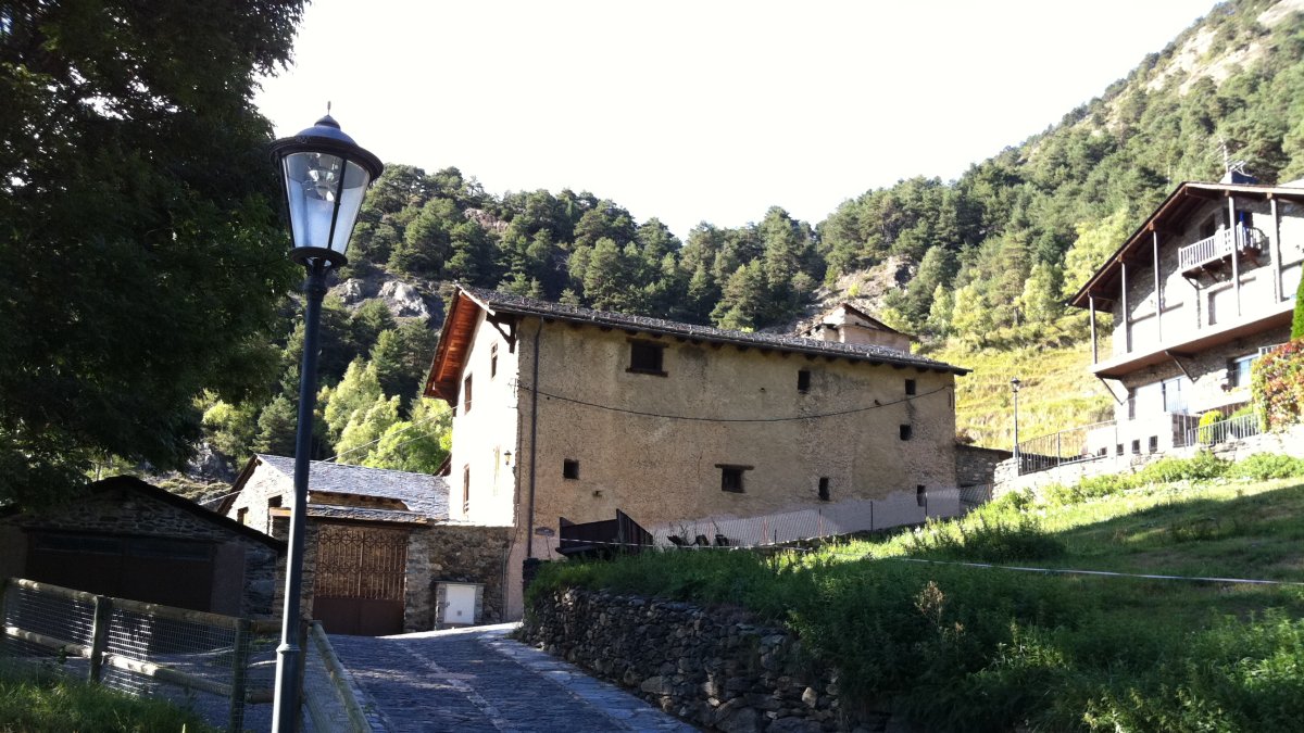 Camí a Segudet per accedir als habitatges.