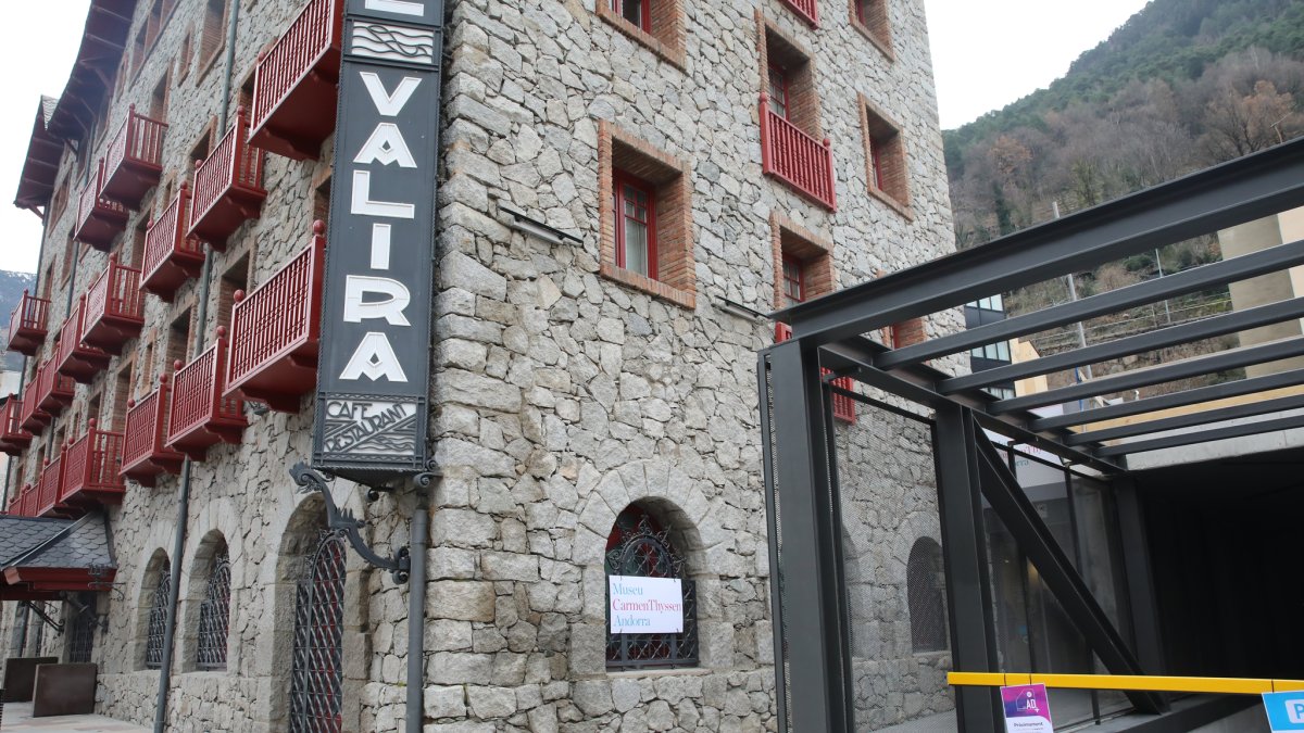 Museu Carmen Thyssen amb l'estructura del nou aparcament tapant la visió