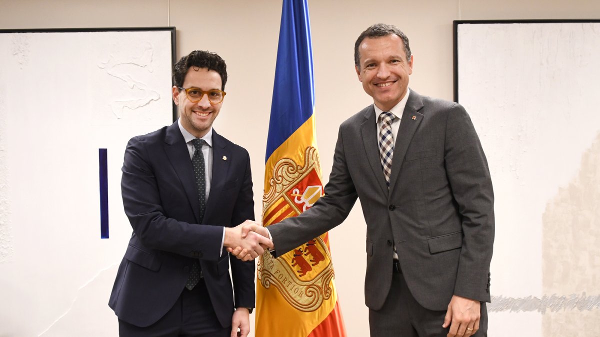 El ministre de Medi Ambient, Guillem Casal, amb el conseller d'Agricultura de la Generalitat de Catalunya, Òscar Ordeig