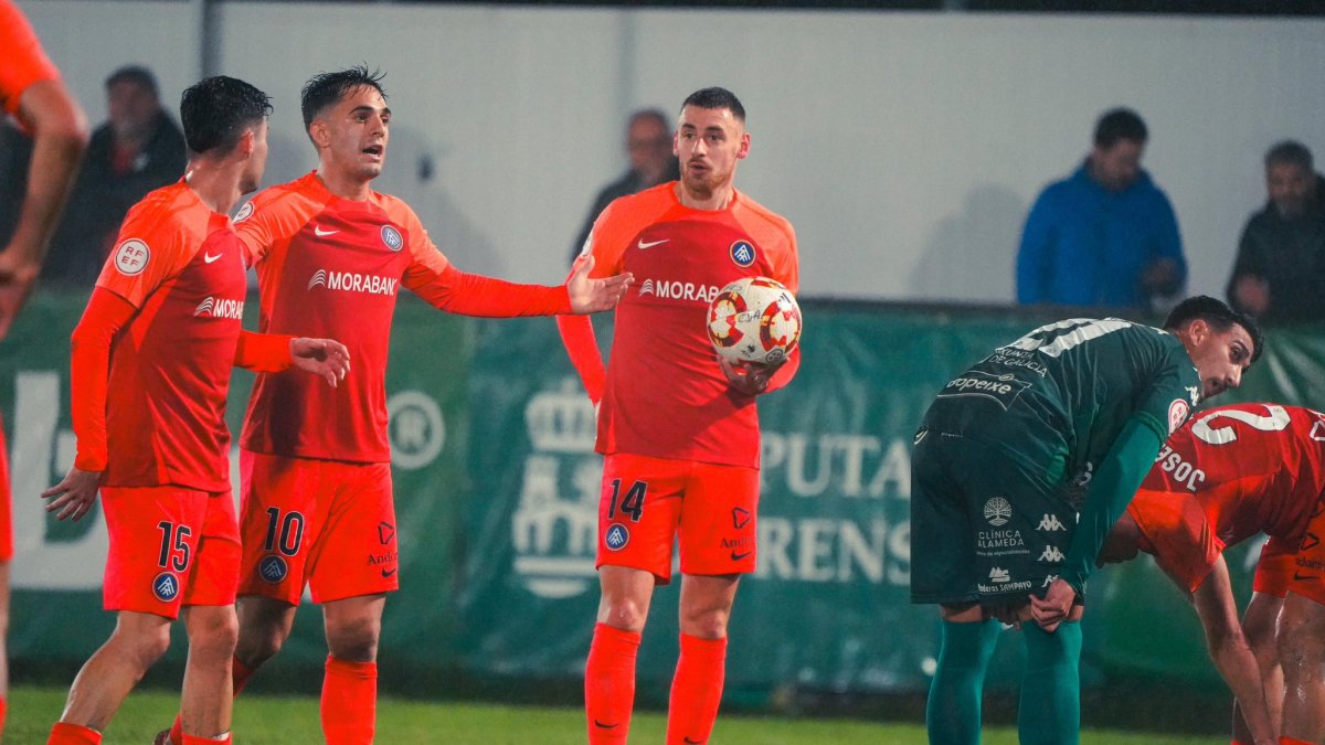 L'FC Andorra va caure amb estrèpit a O'Carballiño