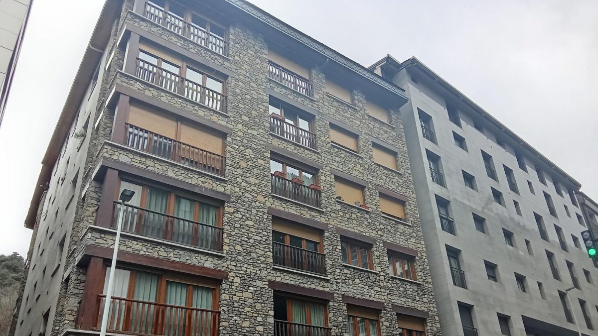 L'edifici del número 73 de l'avinguda Fiter i Rossell d'Escaldes