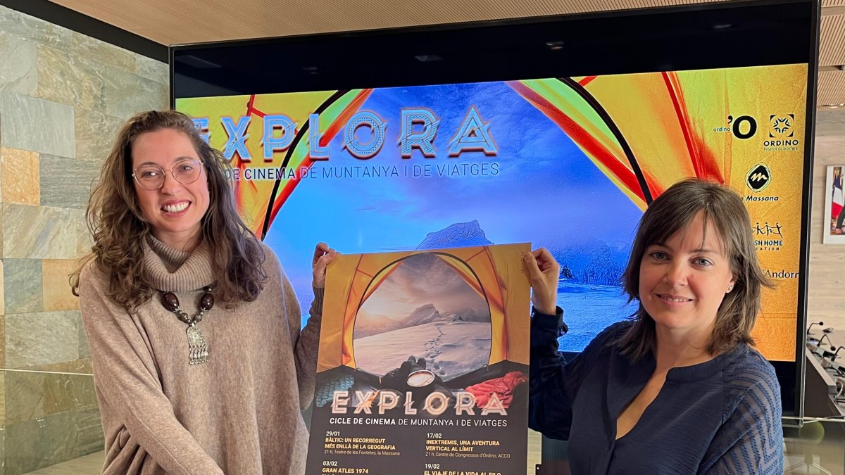 Mònica Armengol i Alèxia Verdaguer durant la presentació del Cicle de cinema de Muntanya i Viatges
