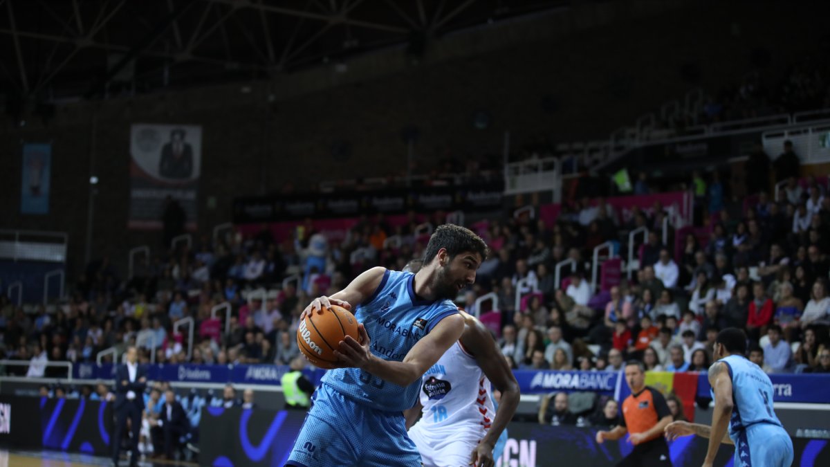 Chougaz, a l'últim duel al Poliesportiu