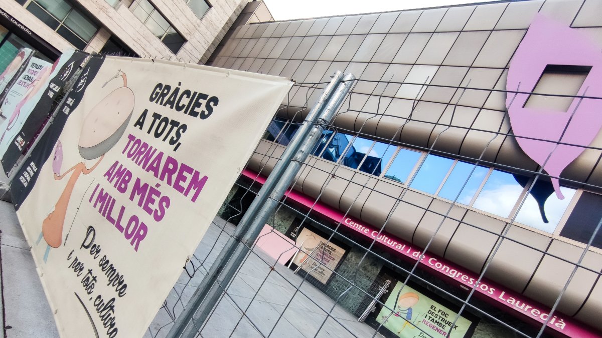 Estat de la façana del Centre Cultural.