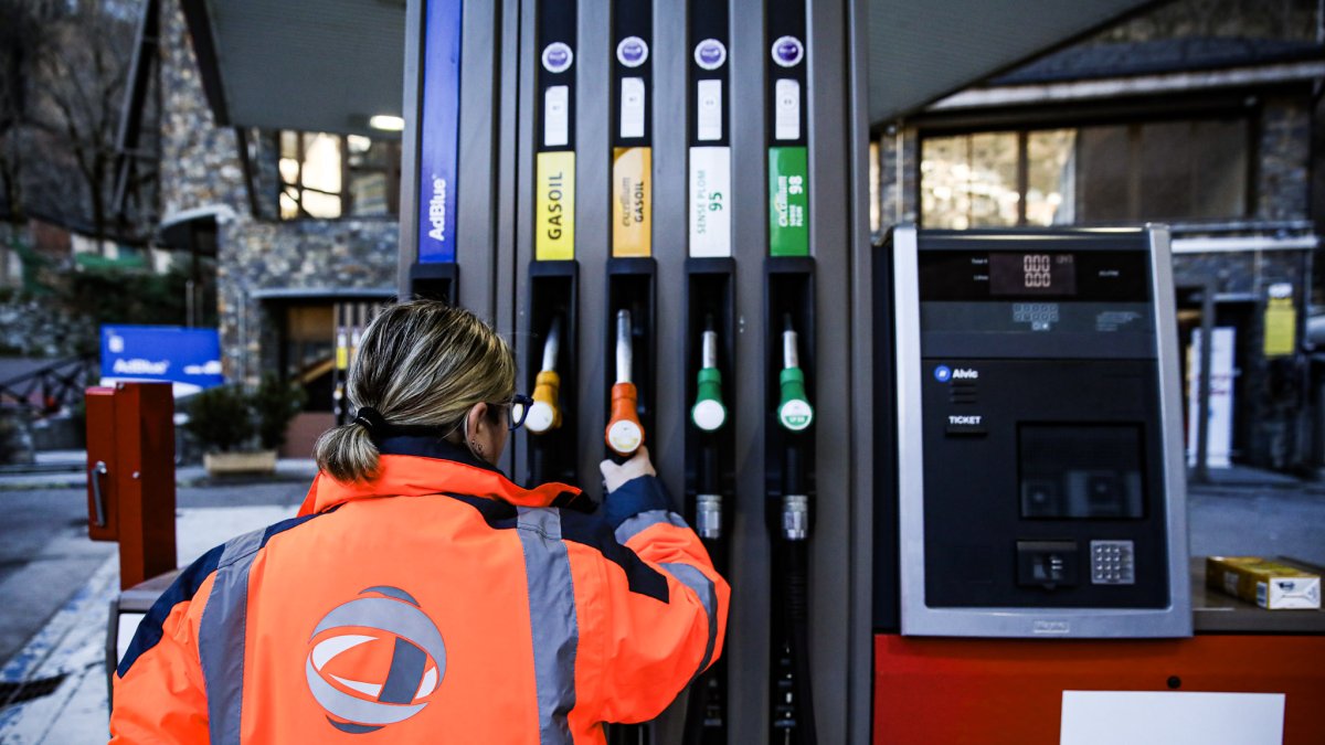 Els preus lligats al transport han baixat al març