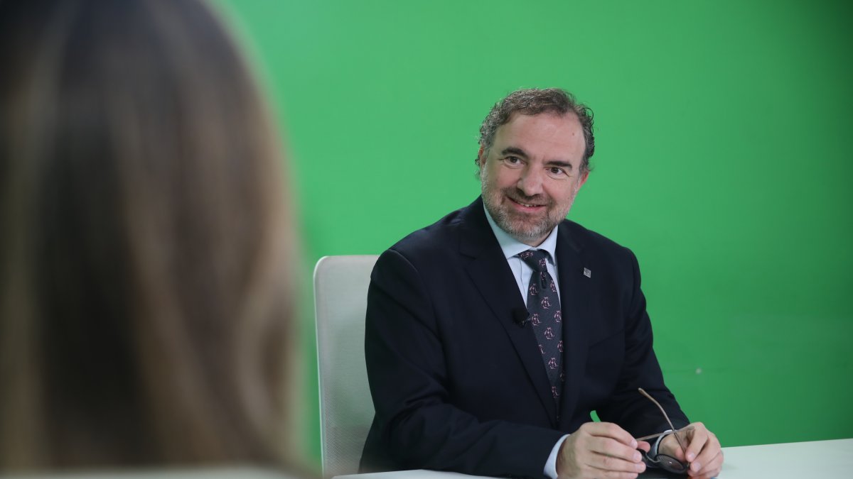 Minoves al plató de Diari TV.
