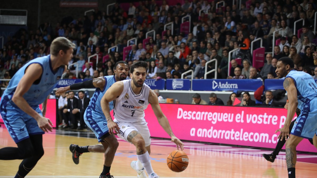 Els tricolors van patir contra el Madrid la sisena derrota consecutiva.