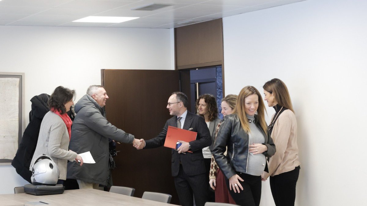 Un moment de la reunió entre Xavier Espot i els representants del Col·legi de Farmacèutics