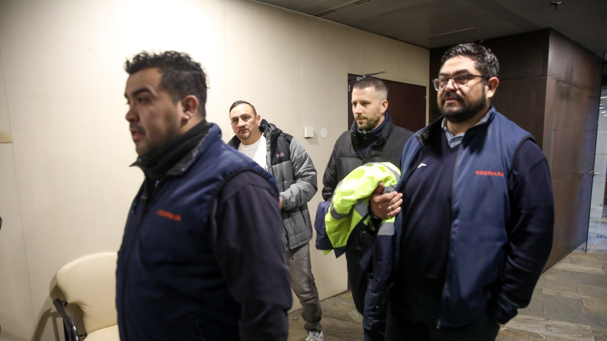Treballadors de Coopalsa el dia de la taula d'arbitratge