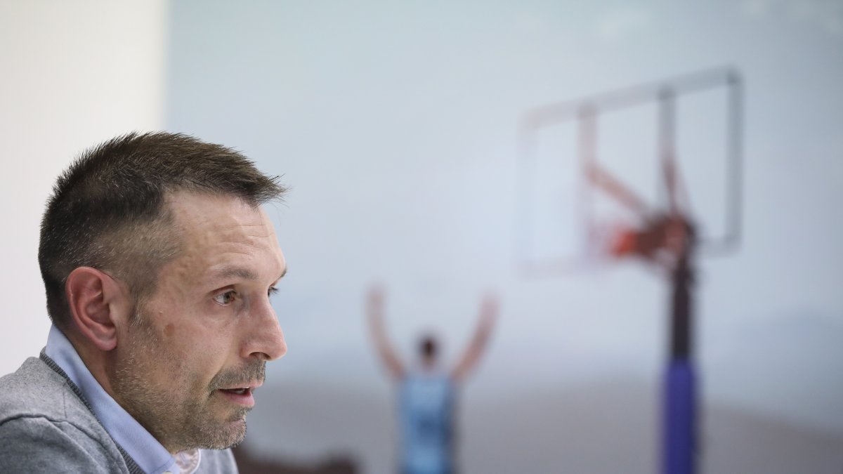 Natxo Lezkano, durant la roda de premsa de comiat