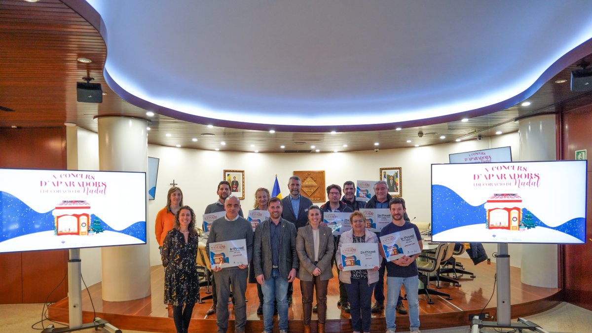 Els guanyadors reben els premis