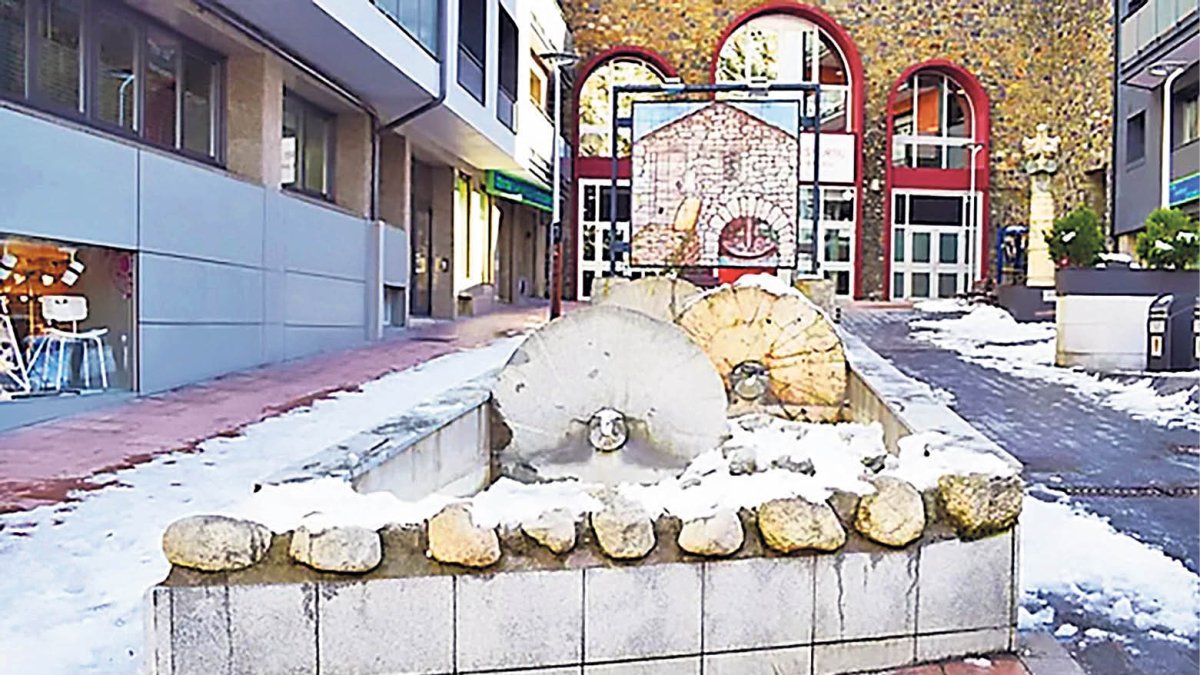 La plaça Canonge de Sant Julià de Lòria.