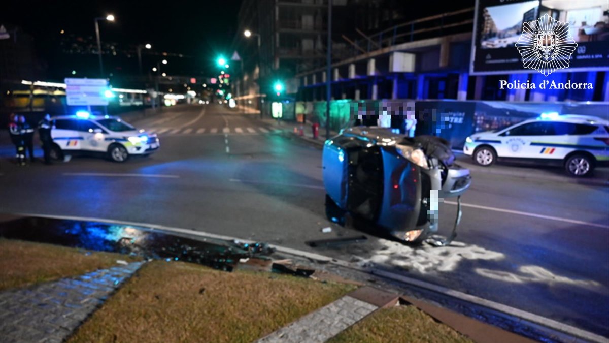 El cotxe bolcat a la Comella