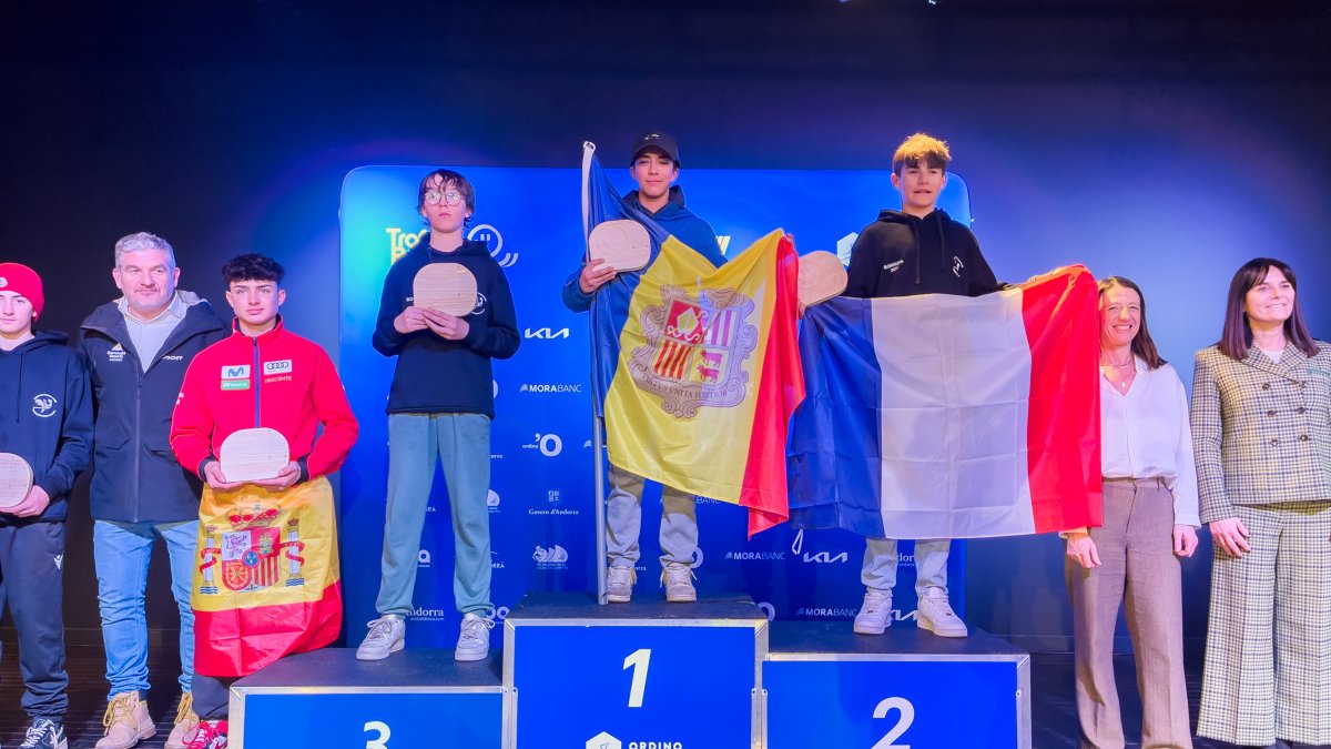 Aitor Corbalain celebrant el podi