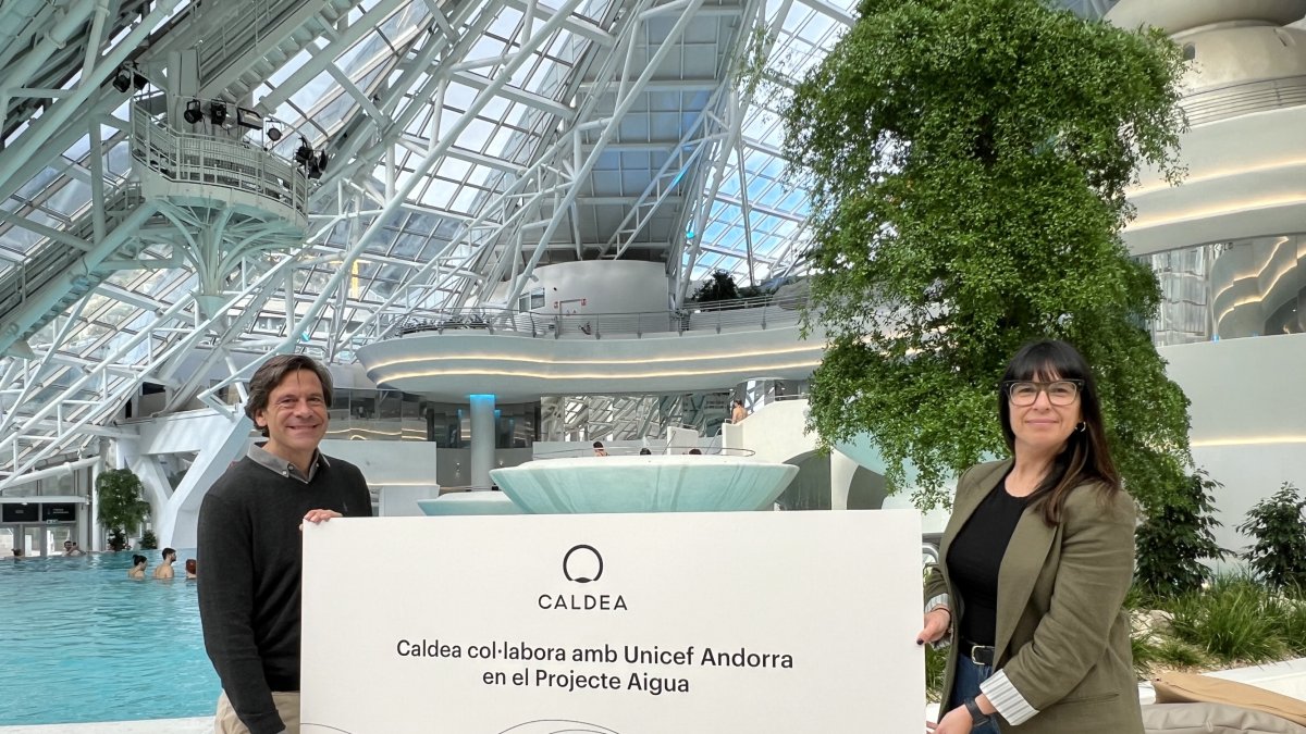 L'entrega del xec per part de Caldea a Unicef