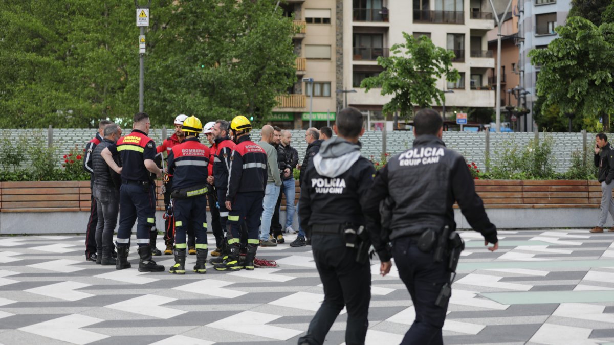 Bombers i policies en una actuació.