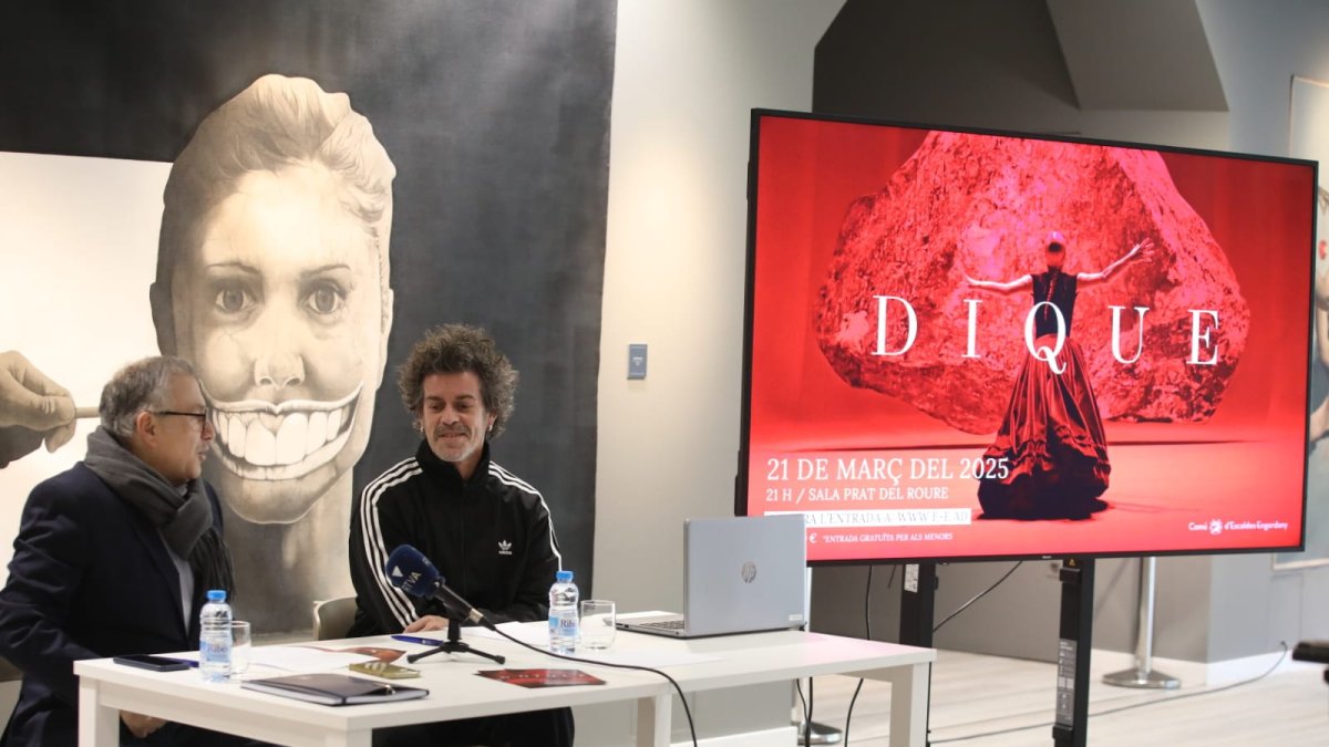El director de la companyia, Jaime Pablo Díaz, a la dreta i el conseller de Cultura Promoció Econòmica d'Escaldes, Valentí Closa