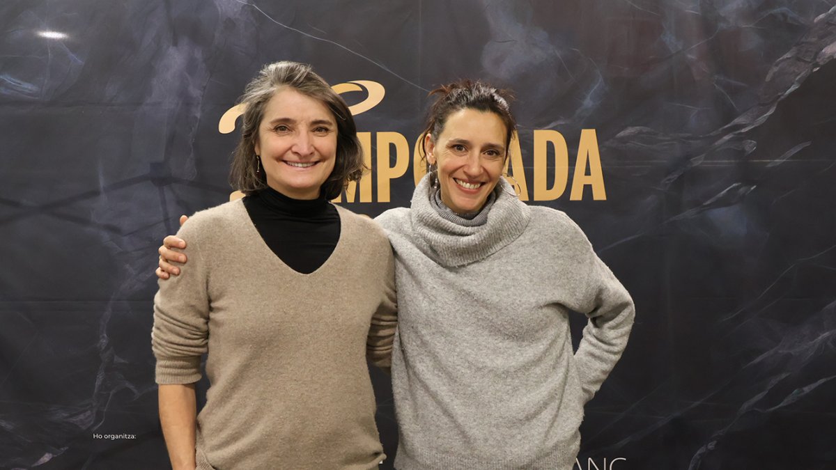 La directora artística de la companyia IT Dansa, Catherine Gallard, i la coreògrafa Nora Sitges-Sardà.