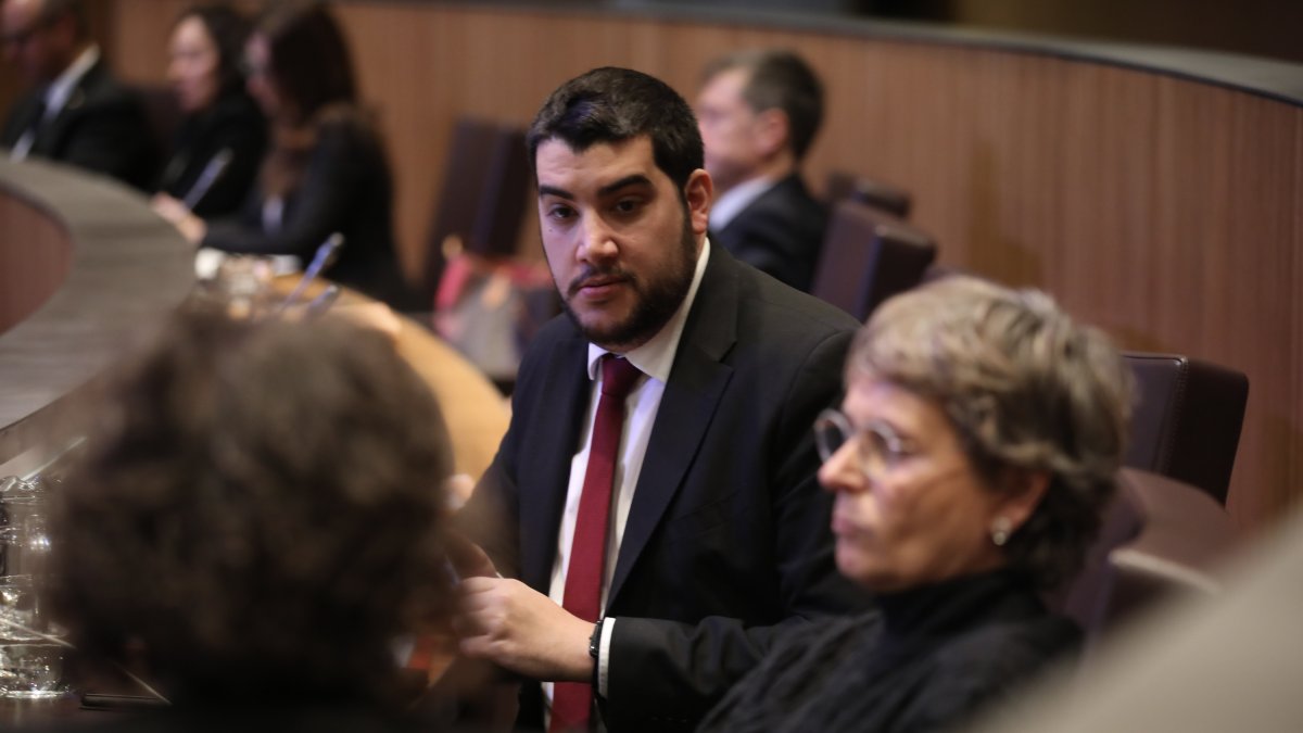 Pere Baró durant una sessió del Consell General