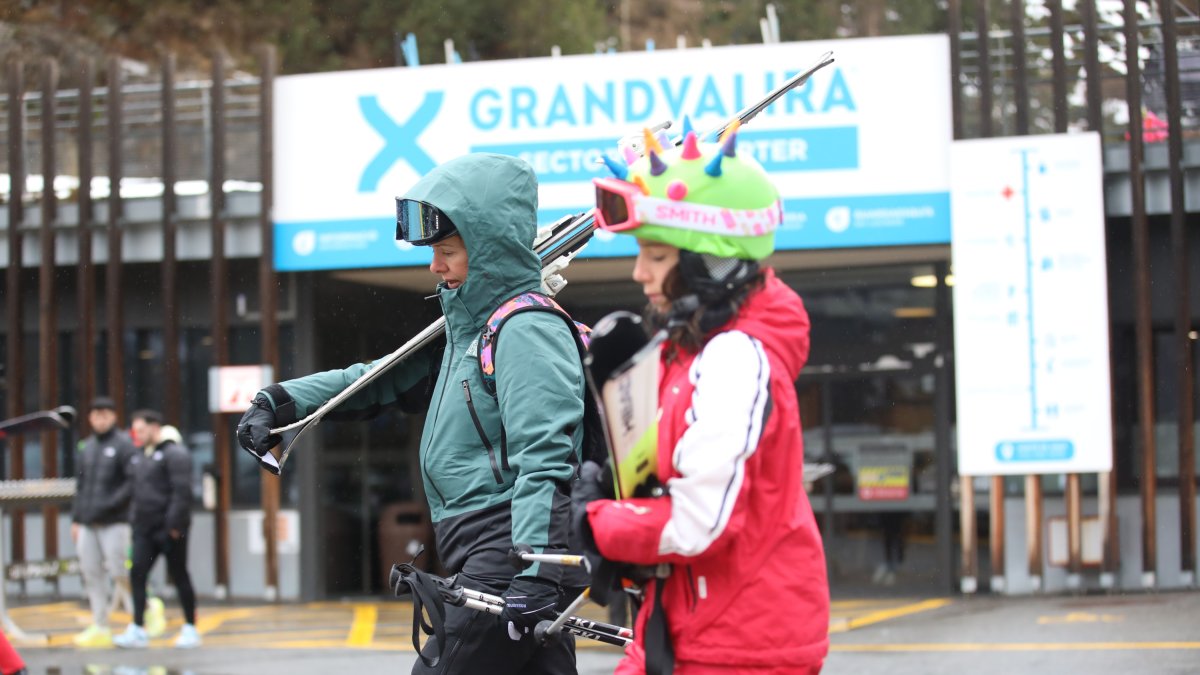 Esquiadors en una pista al Tarter