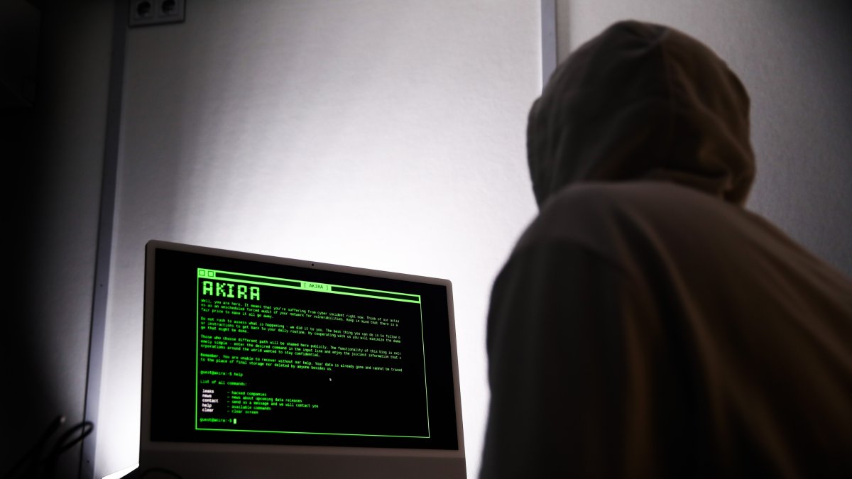 Captura de pantalla d’una advertència d’atac del grup Akira.