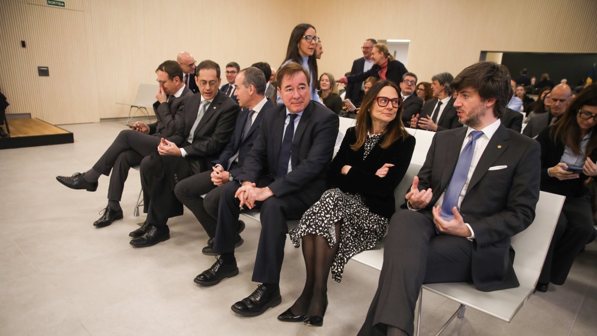 Molné parlant amb Carles Ensenyat.