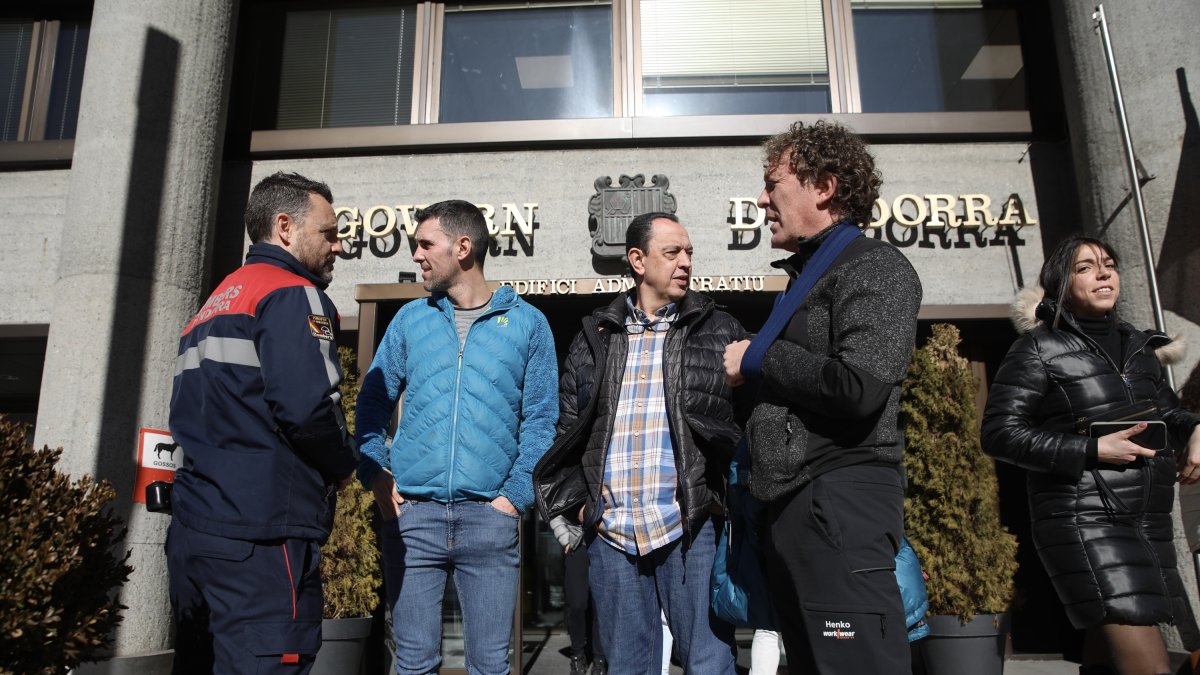 Els representants dels cossos especials després de la reunió amb Govern