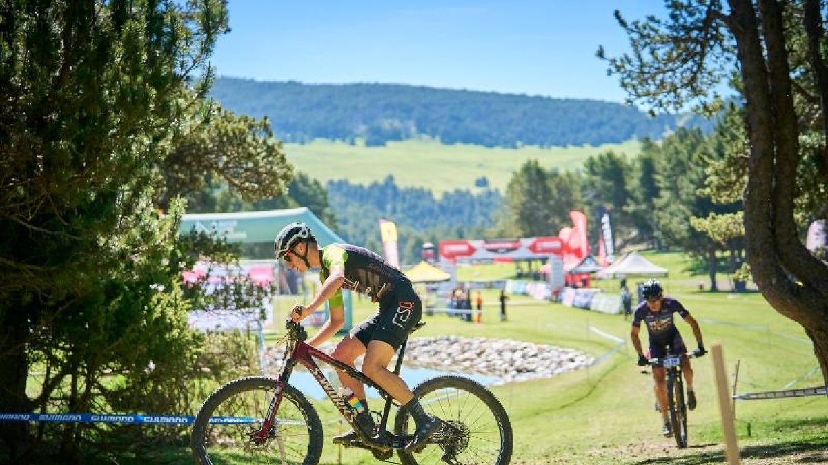 Ciclistes competint a la Marathon Cup BTT