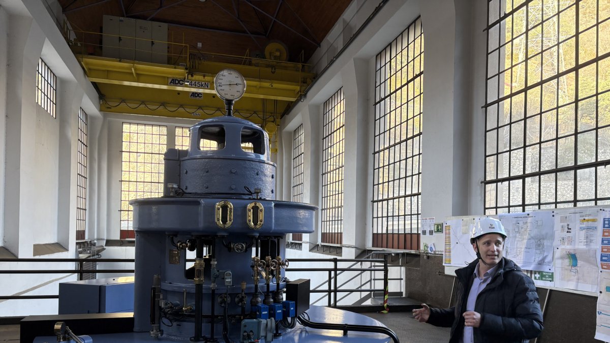 Jordi Travé amb el generador renovat.