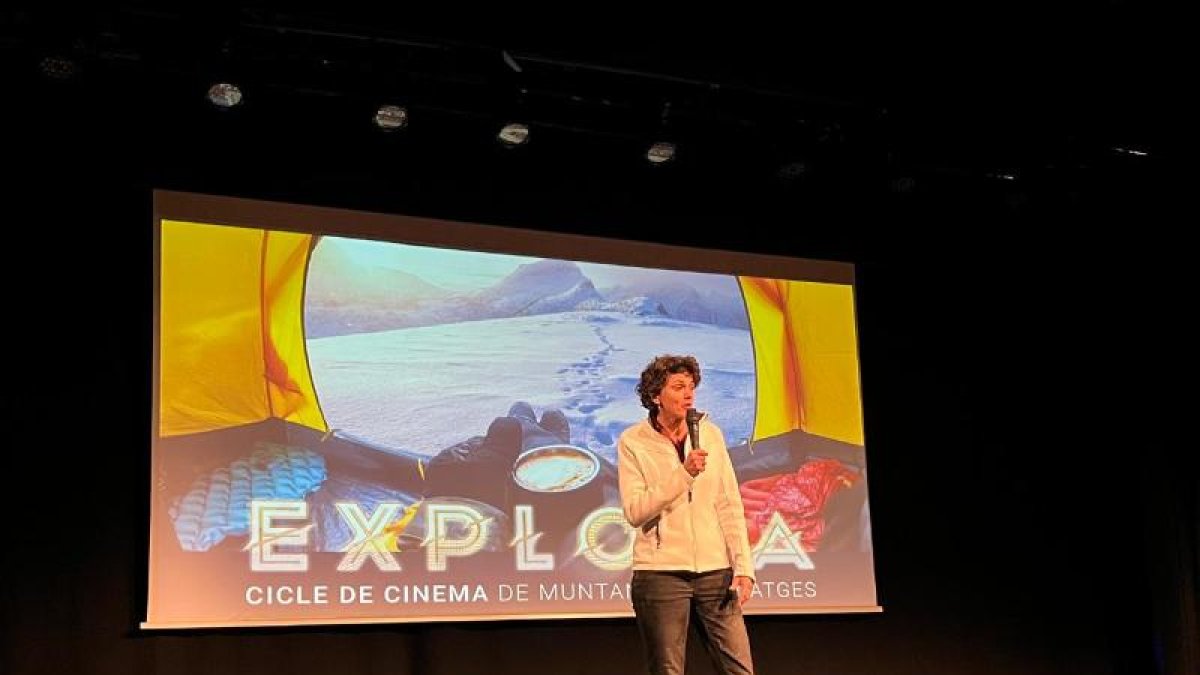 L'aventurera Nika Ballús al teatre de les Fontetes de la Massana