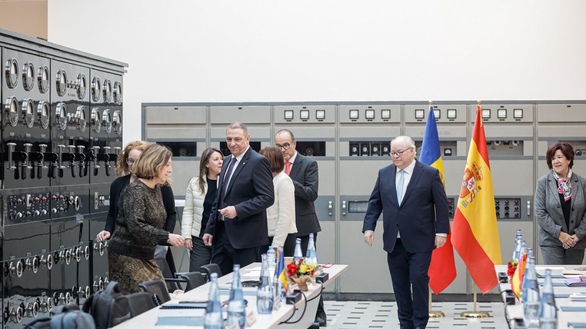 Assistents a la reunió de la comissió.