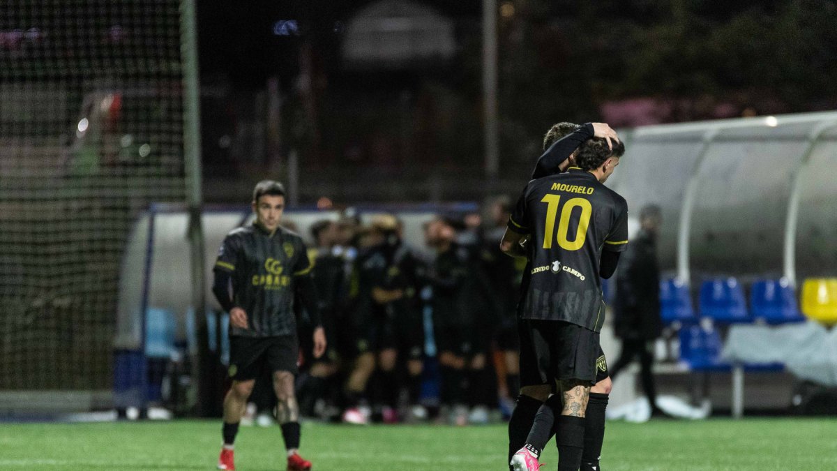 Els jugadors de l’FC Santa Coloma celebren el gol d’Aleix Cisteró.