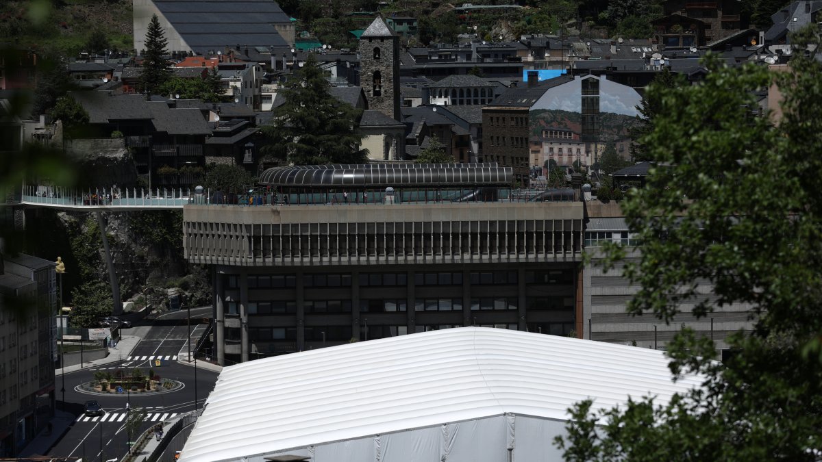 La carpa que acull les actuacions del Cirque du Soleil, al terreny de l’antiga plaça de braus.